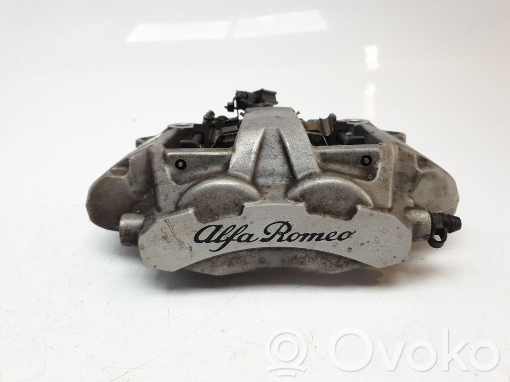 Alfa Romeo Giulia Zacisk hamulcowy przedni 