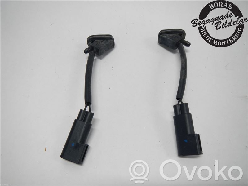 Ford Focus C-MAX Windshield washer spray nozzle 