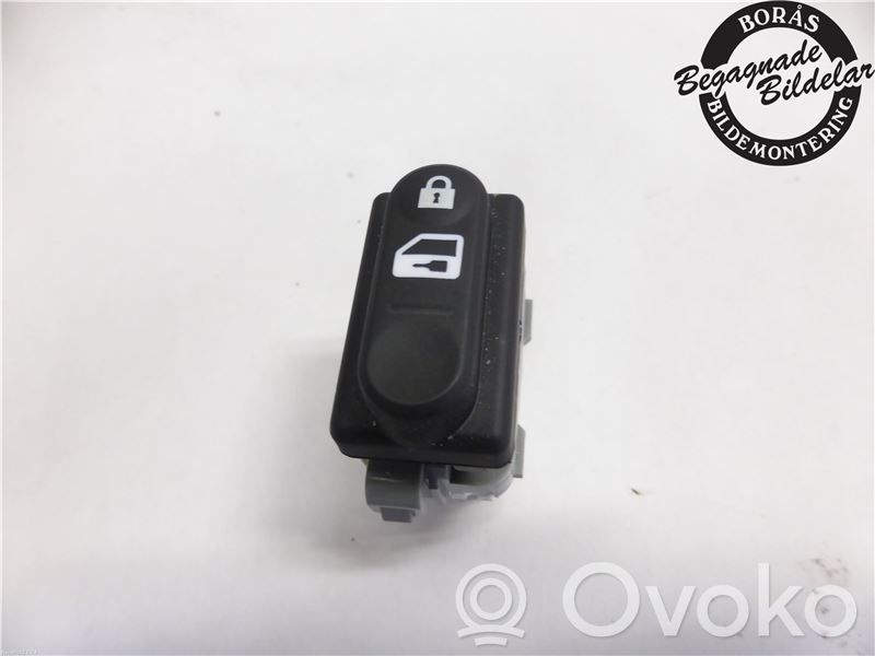 Nissan Qashqai Central locking switch button 