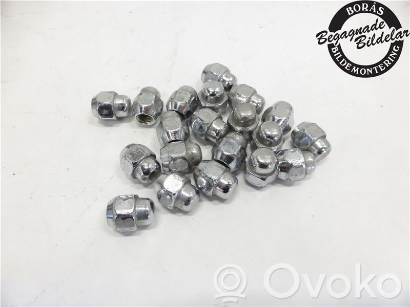 KIA Sorento Tuercas/tornillos 