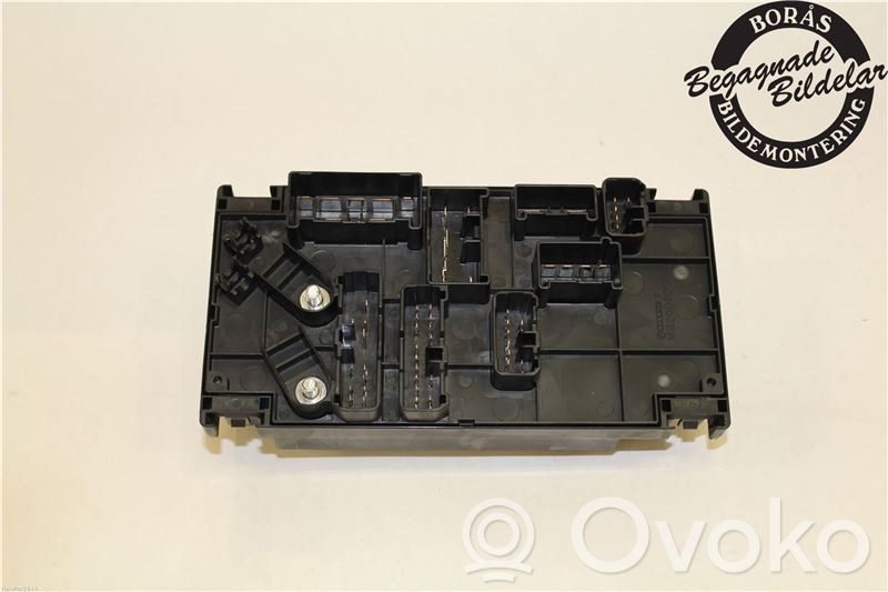 Fuse module   82241FJ080,82241FJ080