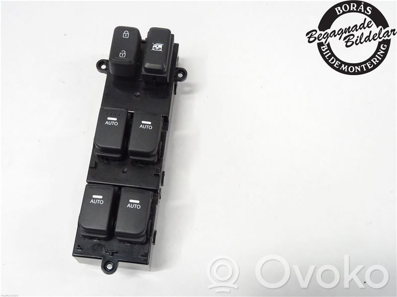 Electric window control switch   935702T020