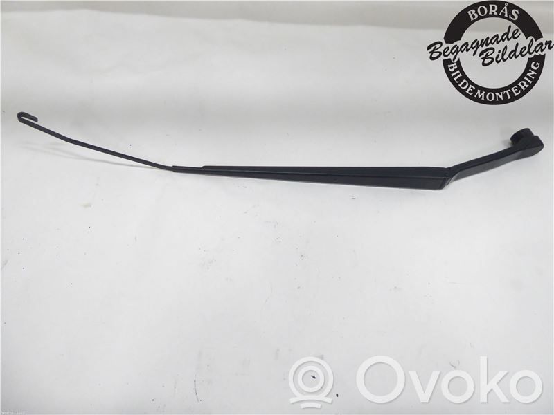 Subaru XV I Front wiper blade arm 