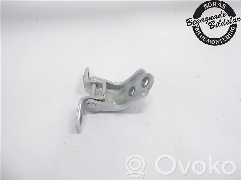 Front door lower hinge   793103K000