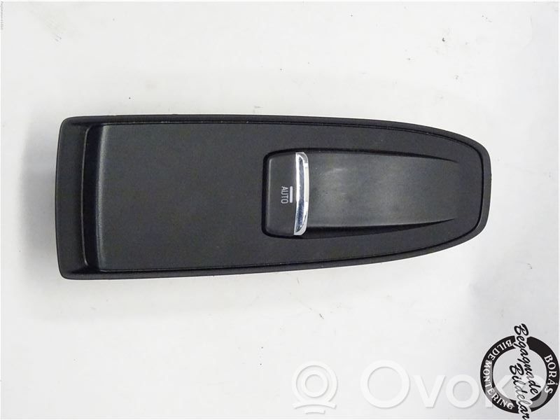 Subaru Impreza IV Electric window control switch 