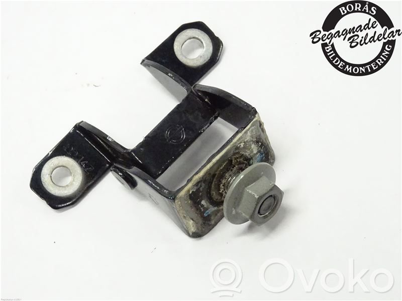 Nissan Pulsar Tailgate/trunk/boot hinge 