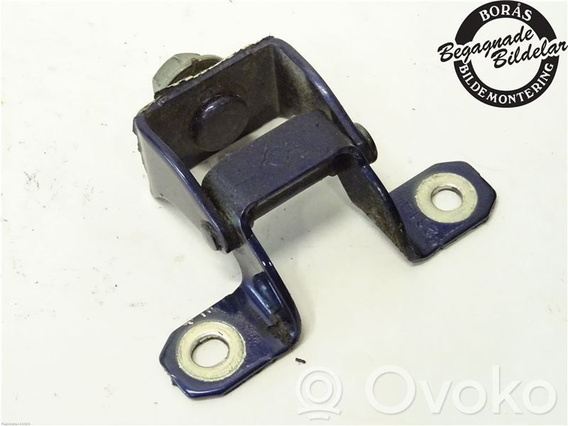 Nissan Pulsar Tailgate/trunk/boot hinge 