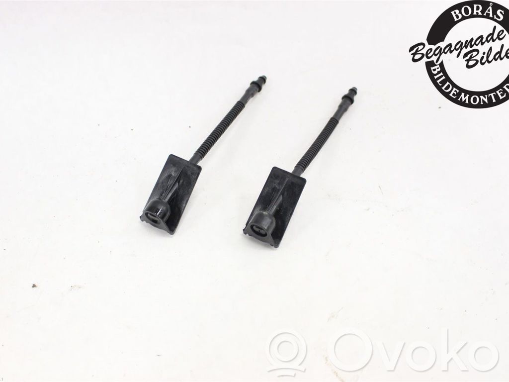 Ford Focus Windshield washer spray nozzle 