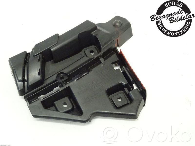 Volvo C30 Front bumper mounting bracket 