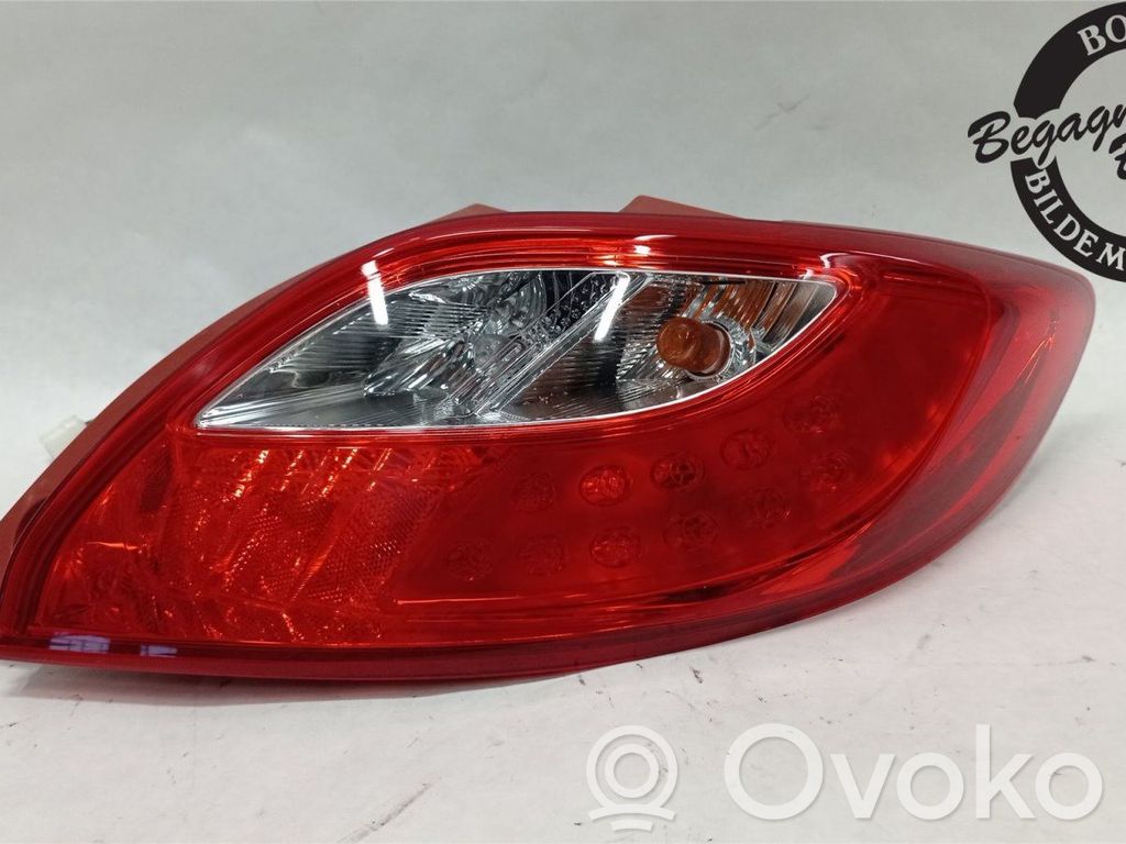 Mazda 2 Aizmugurējais lukturis virsbūvē 
