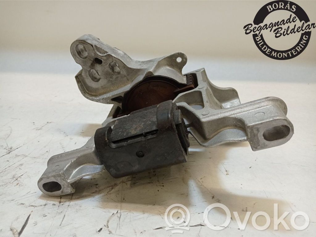 Mazda CX-3 Engine mounting bracket 