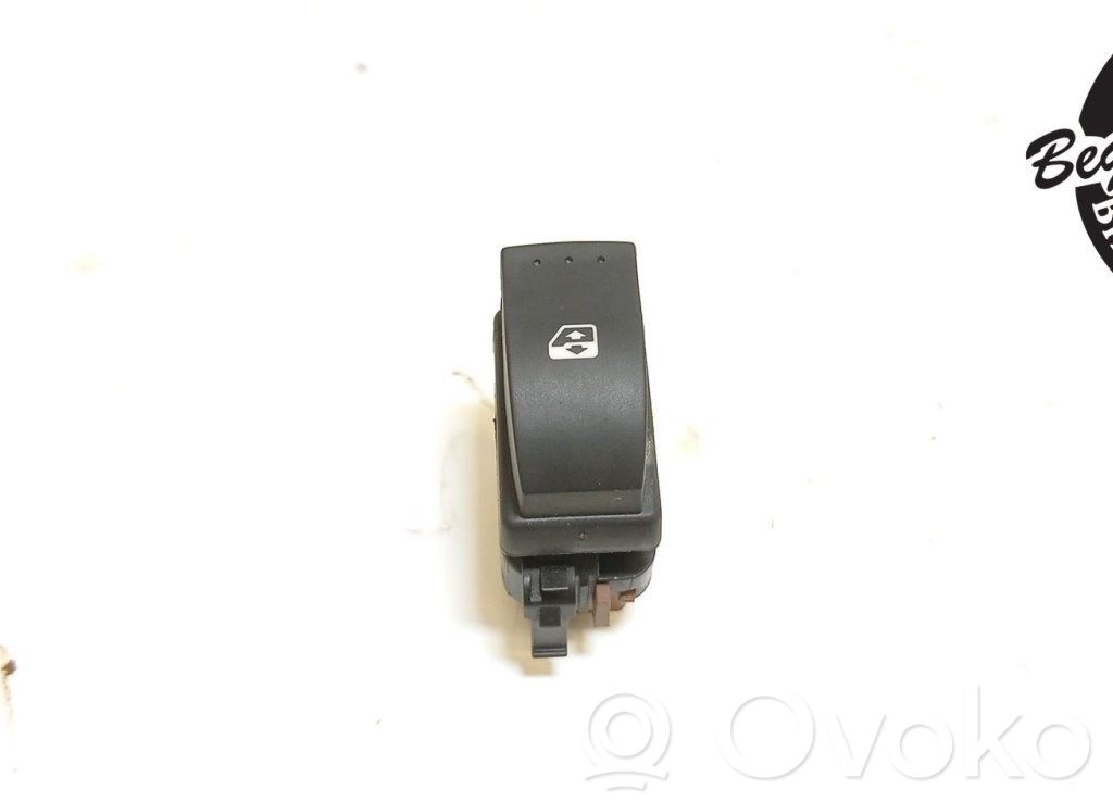 Renault Trafic II (X83) Interruptor del elevalunas eléctrico 