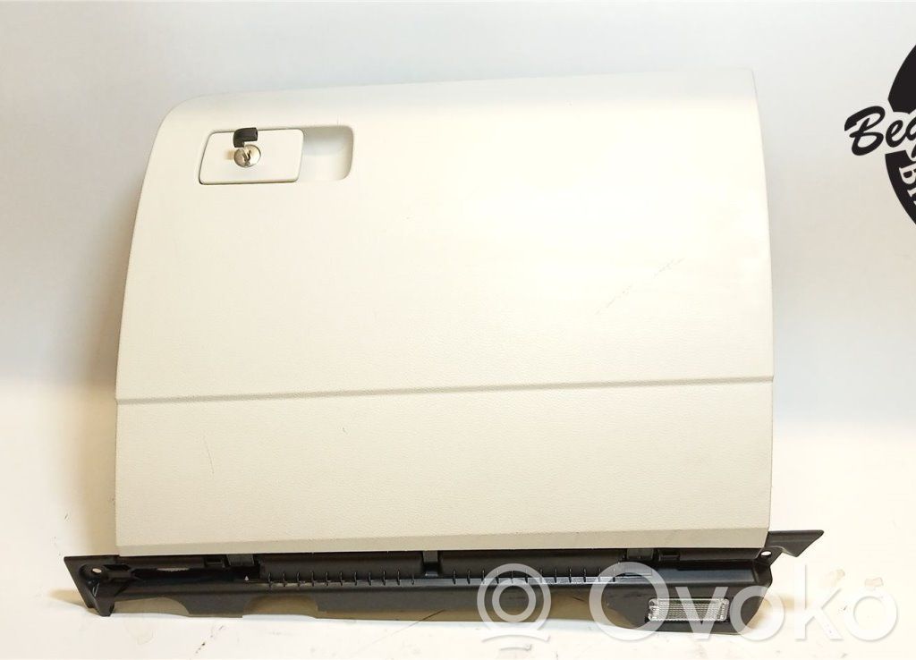 Volkswagen PASSAT B8 Juego guantera 