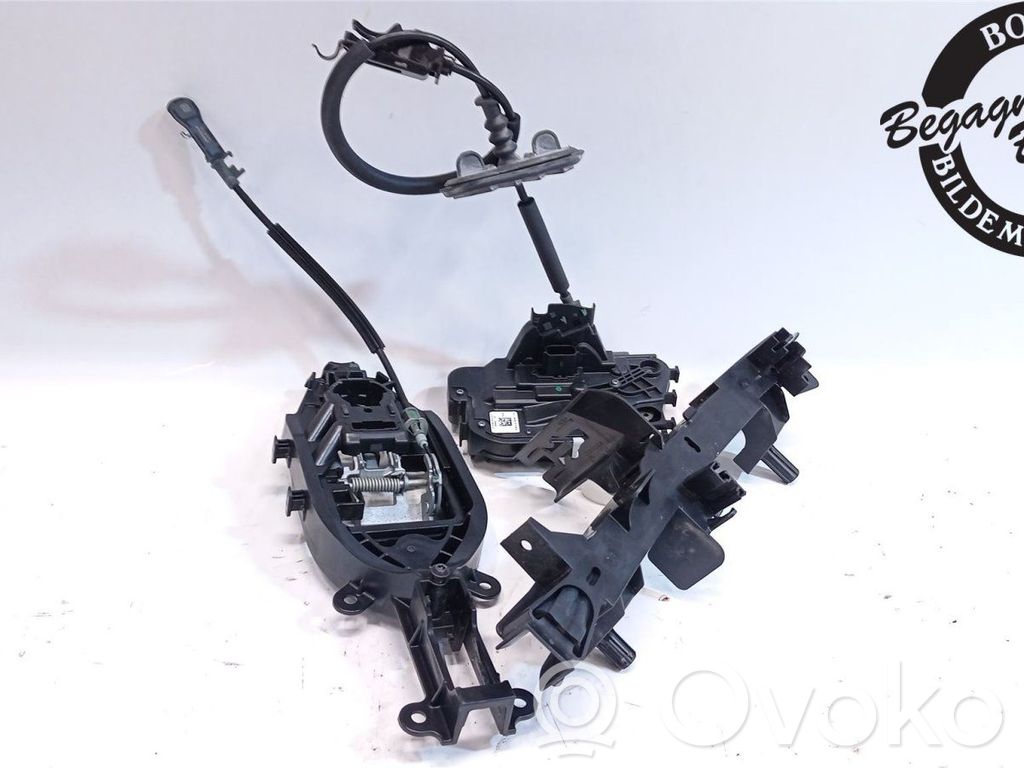 Ford Focus Priekšpusē slēdzene 