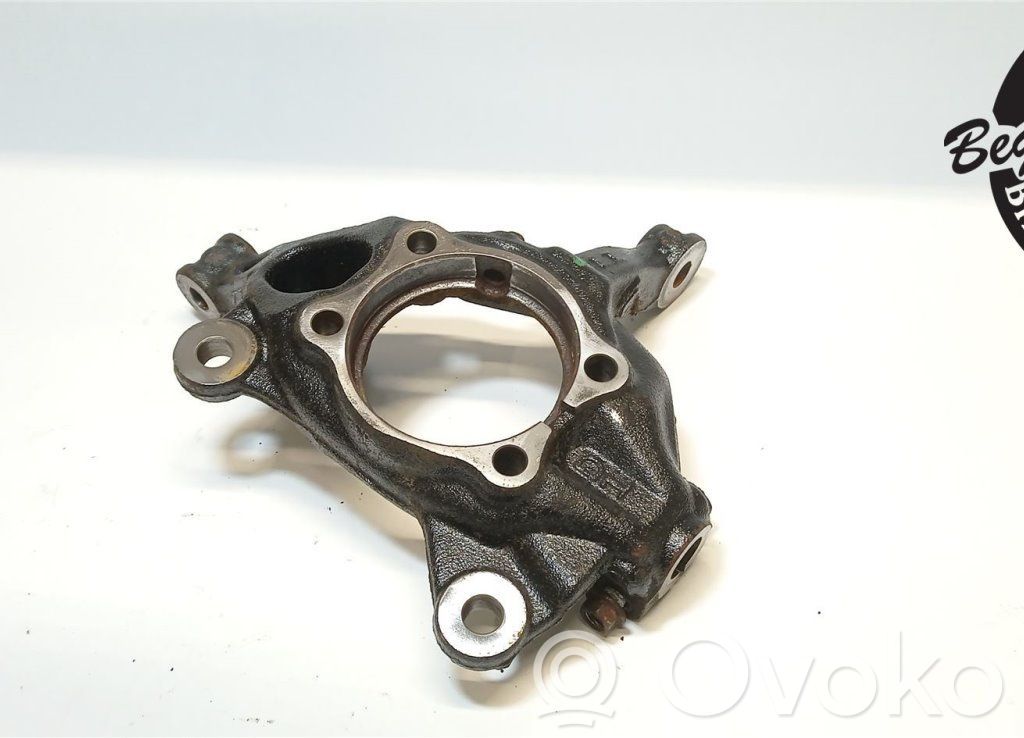 Achsschenkel vorne   D10E33031