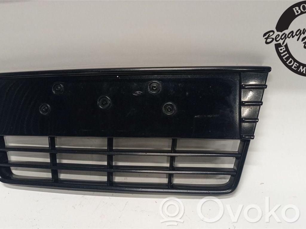 Ford Focus Grotelės apatinės (trijų dalių) 