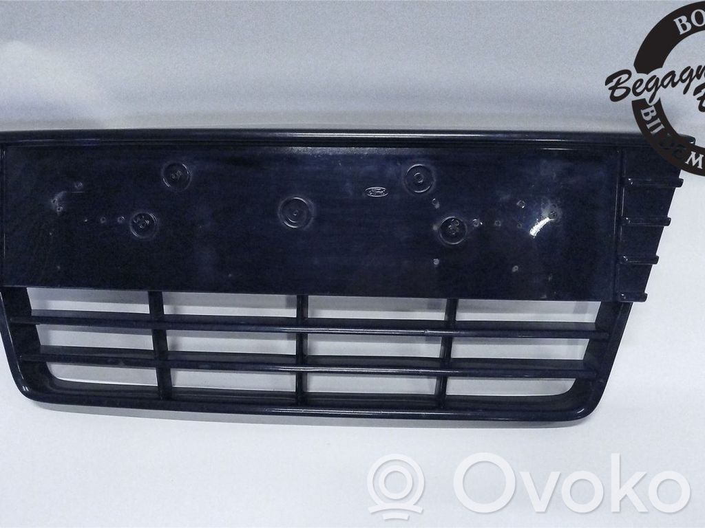 Ford Focus Grotelės apatinės (trijų dalių) 