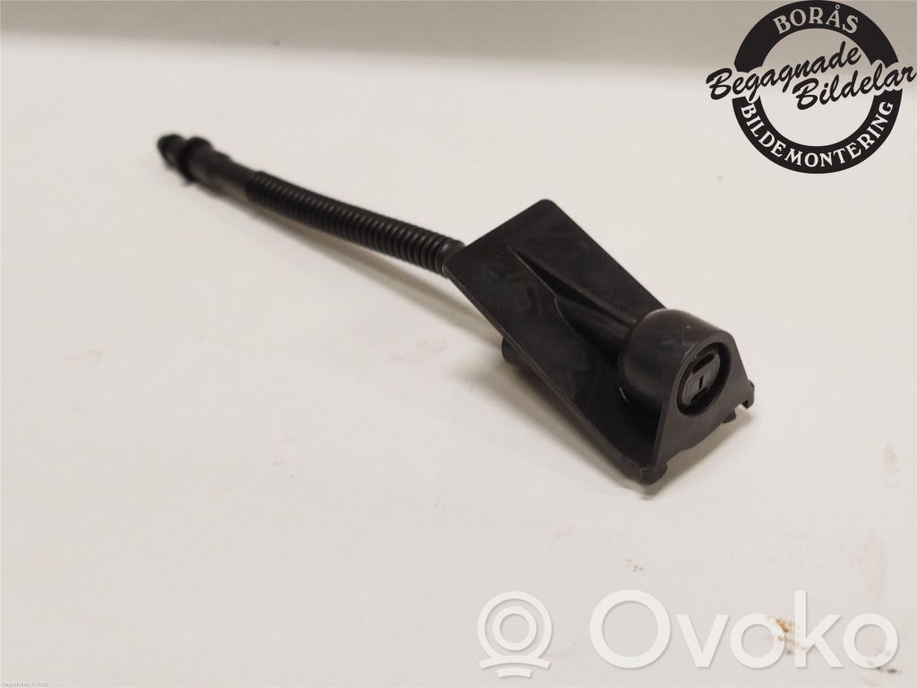 Windshield washer spray nozzle   2235729