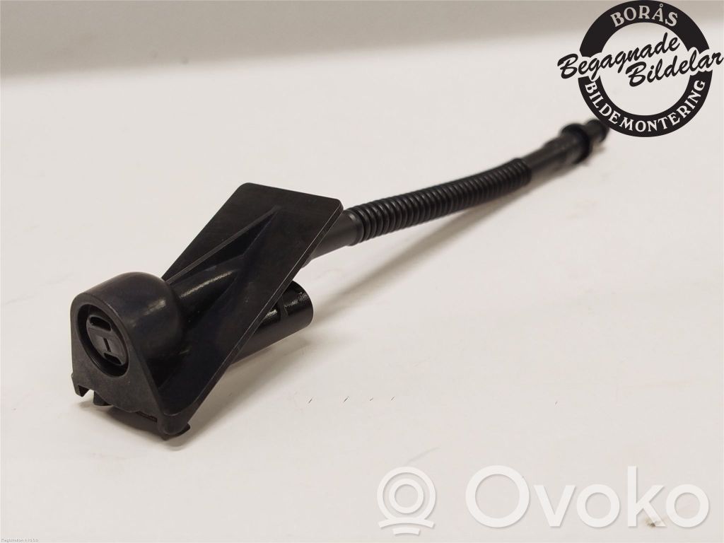 Ford Focus Windshield washer spray nozzle 