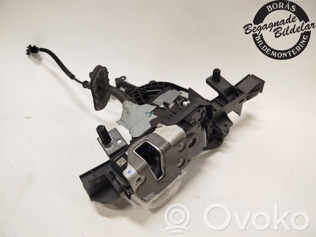Front door lock   2691834