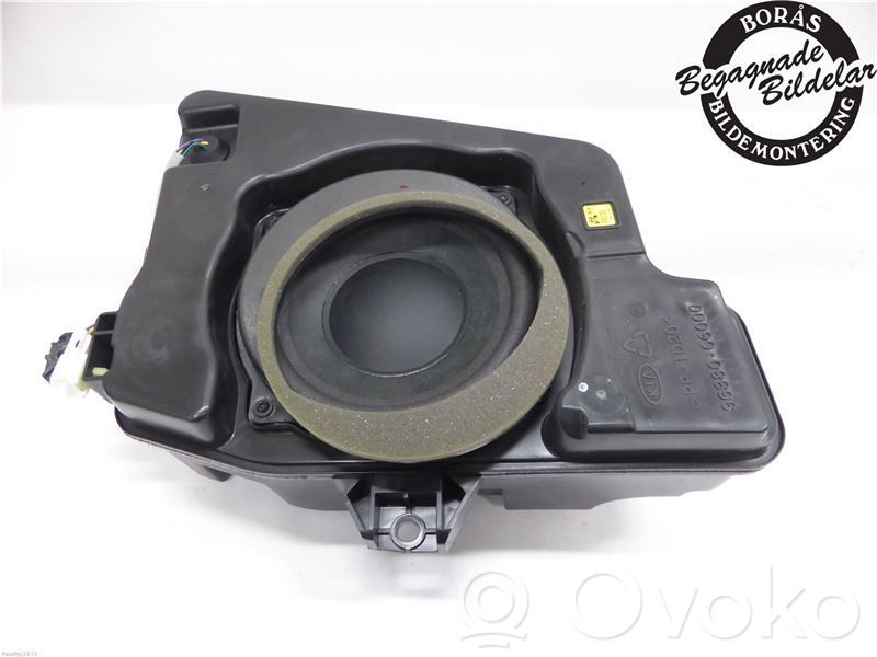 KIA Sorento Subwoofer 