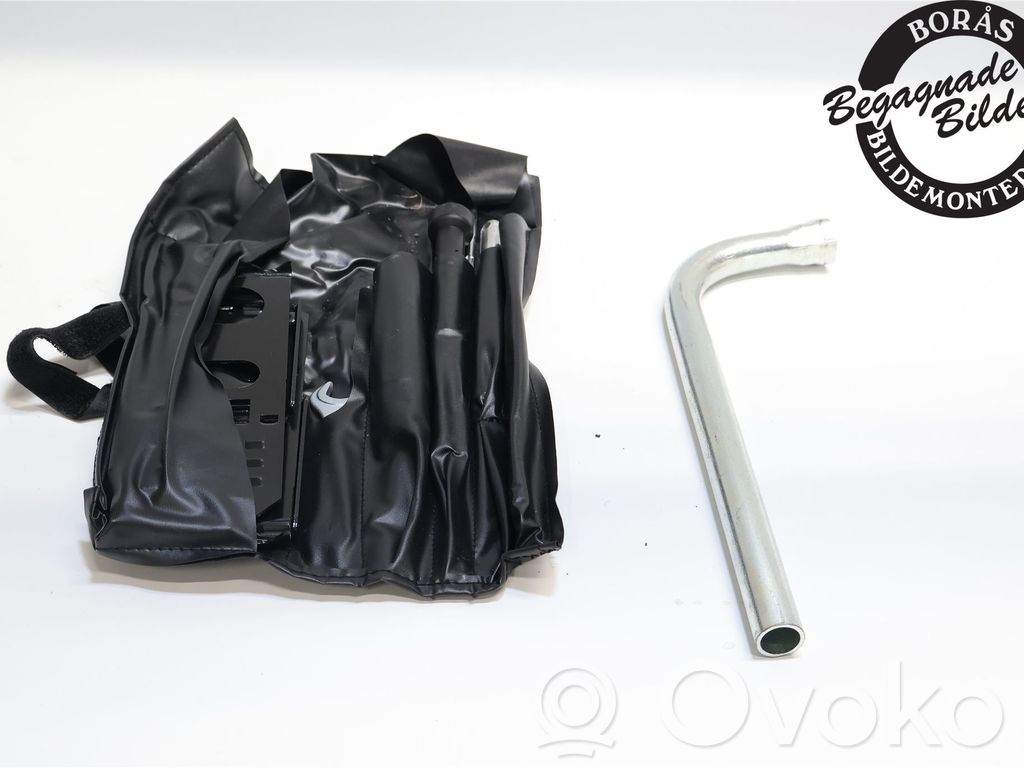 Audi Q5 SQ5 8R Tool set 