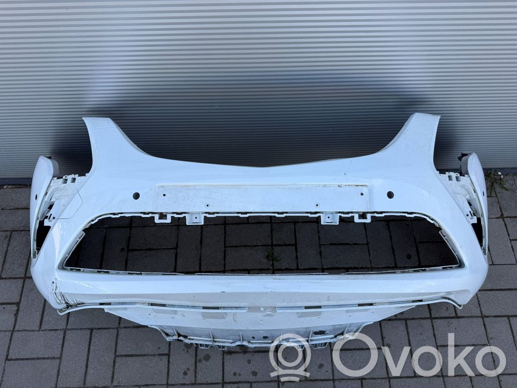 Opel Zafira C Передний бампер 