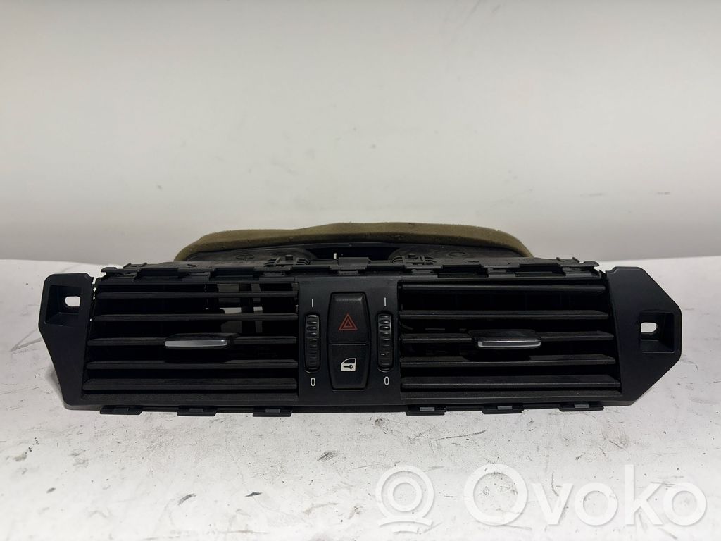 BMW 5 E60 E61 Centrinės oro grotelės 