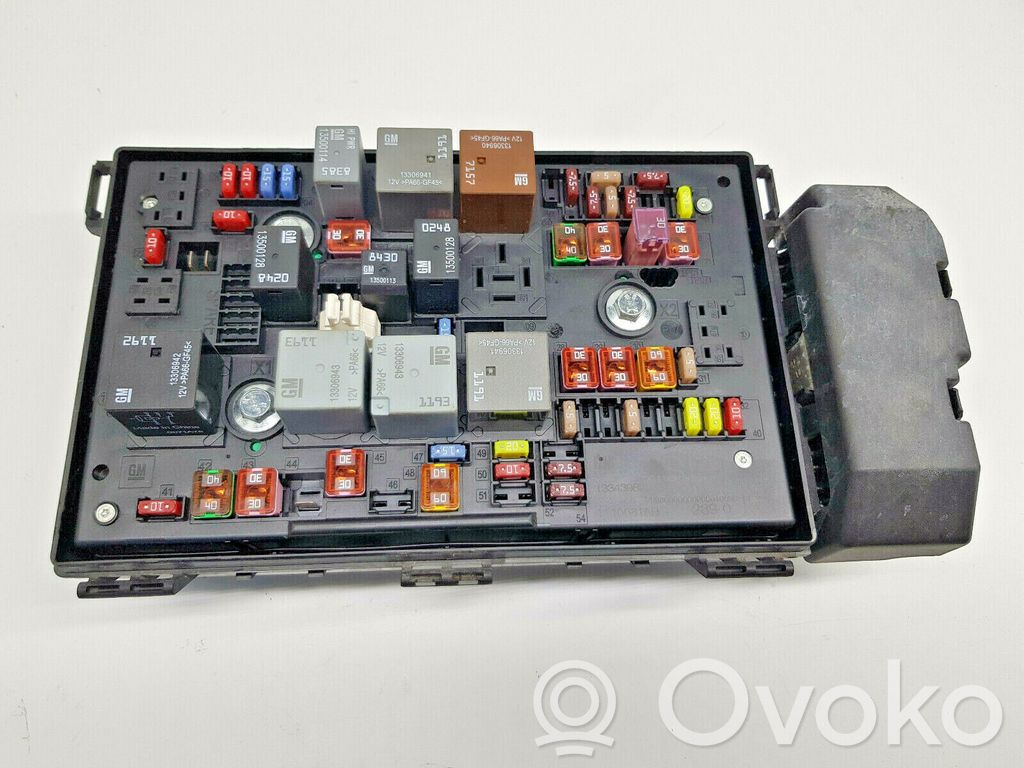 Opel Astra J Fuse module 