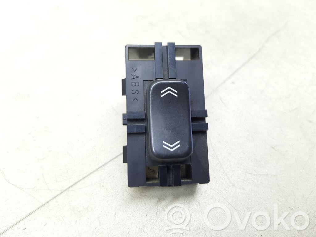 Cadillac CTS Electric window control switch 