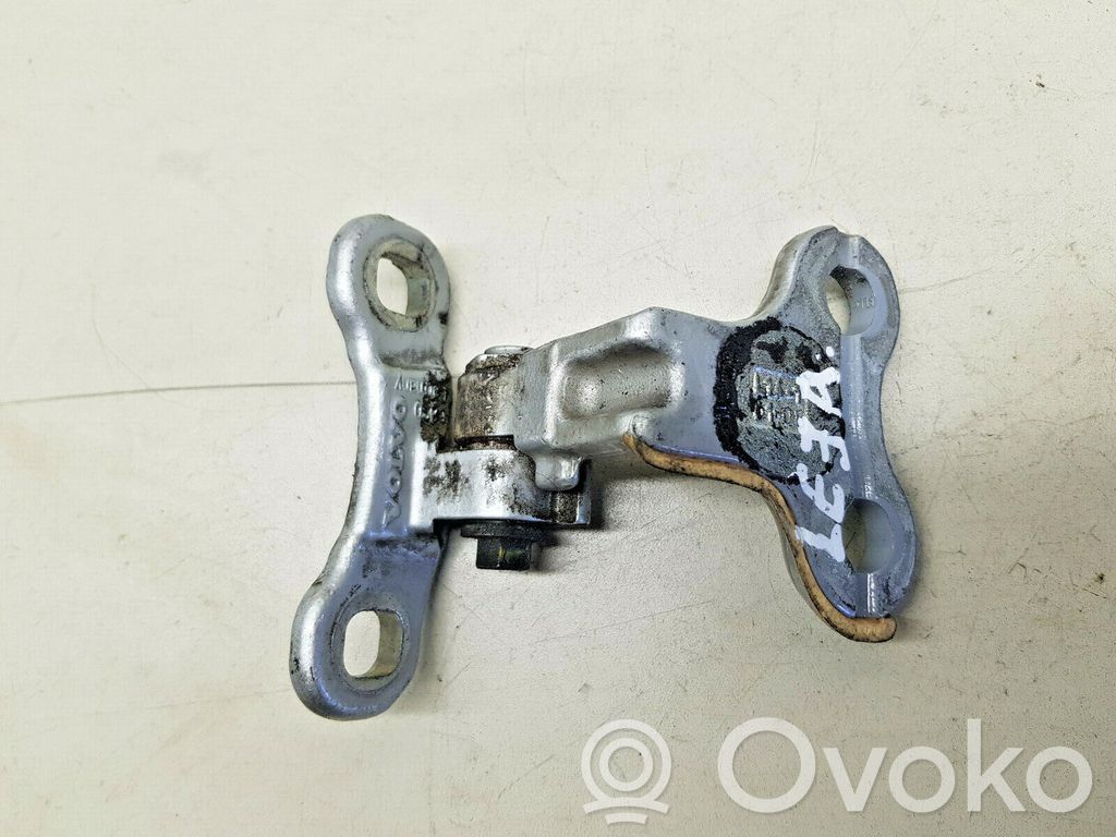 Volvo V50 Front door lower hinge 