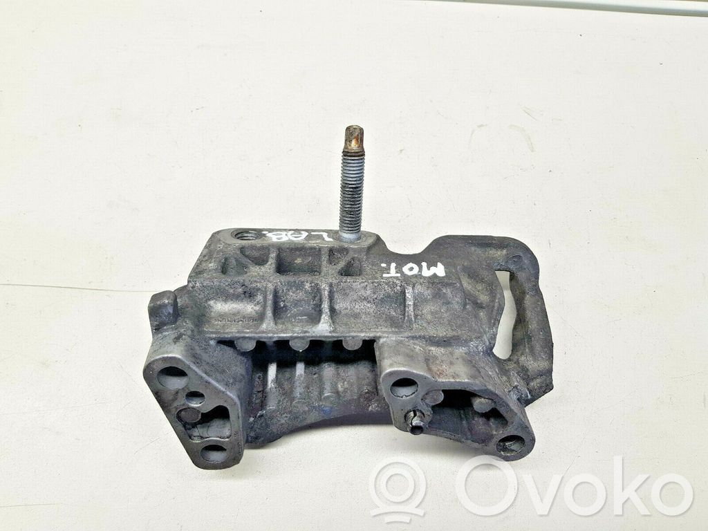 Ford Focus Engine mounting bracket 