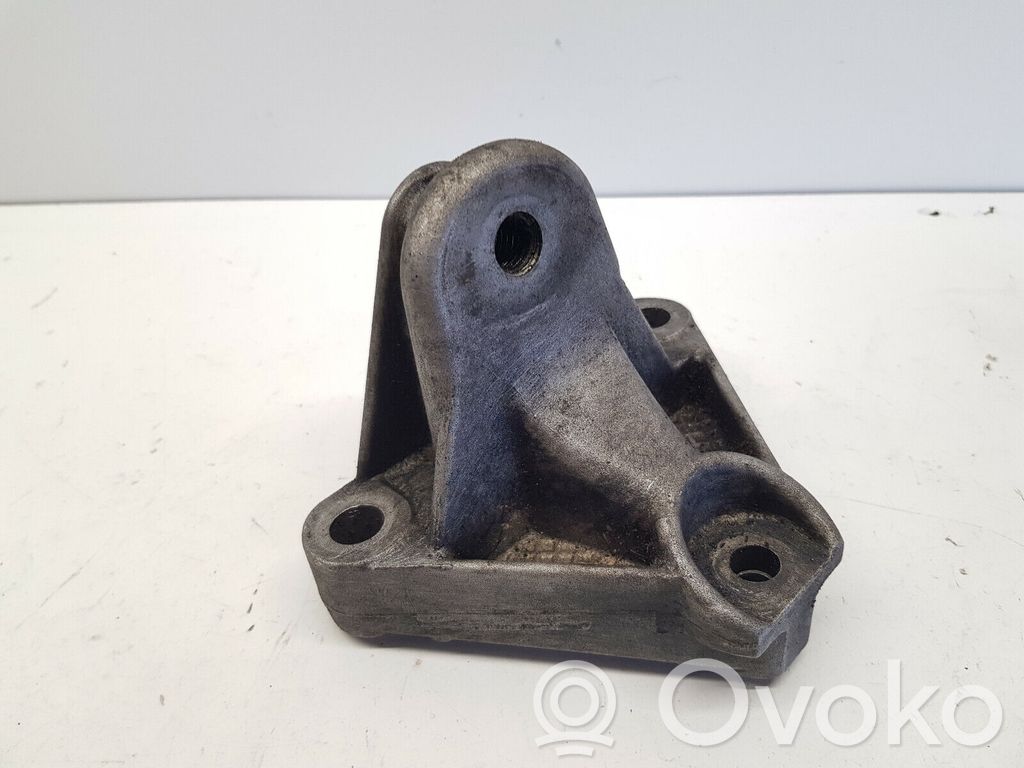 Renault Laguna II Engine mounting bracket 