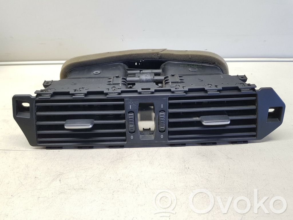 BMW 5 E60 E61 Centrinės oro grotelės 