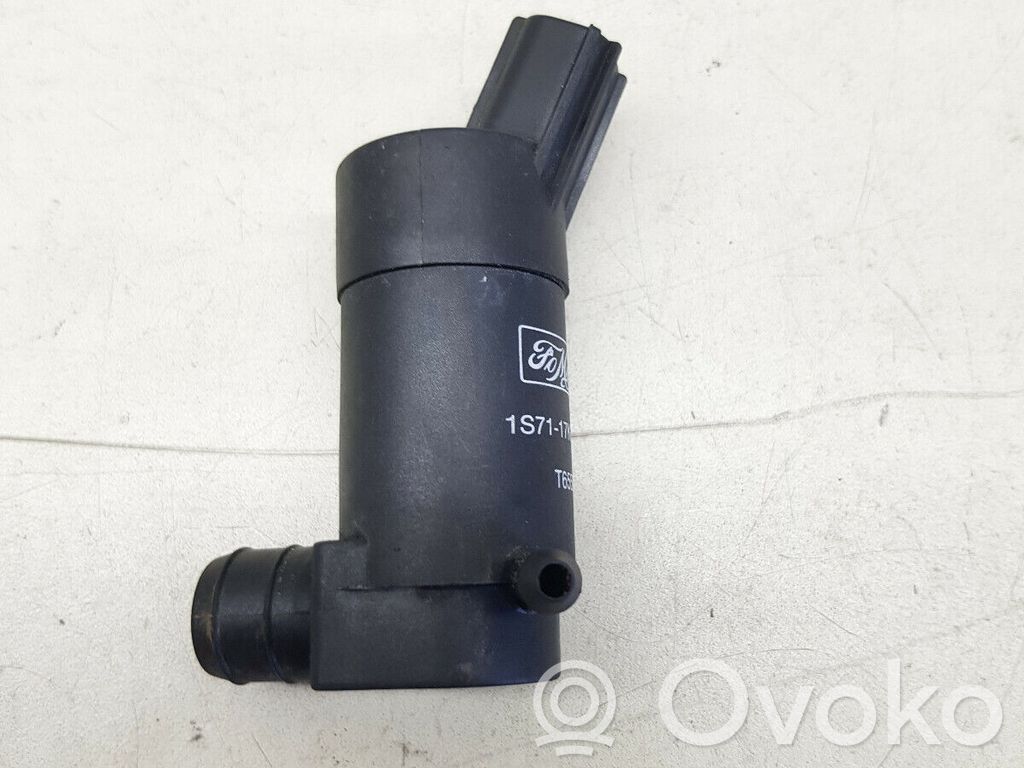 Volvo V50 Windscreen/windshield washer pump 
