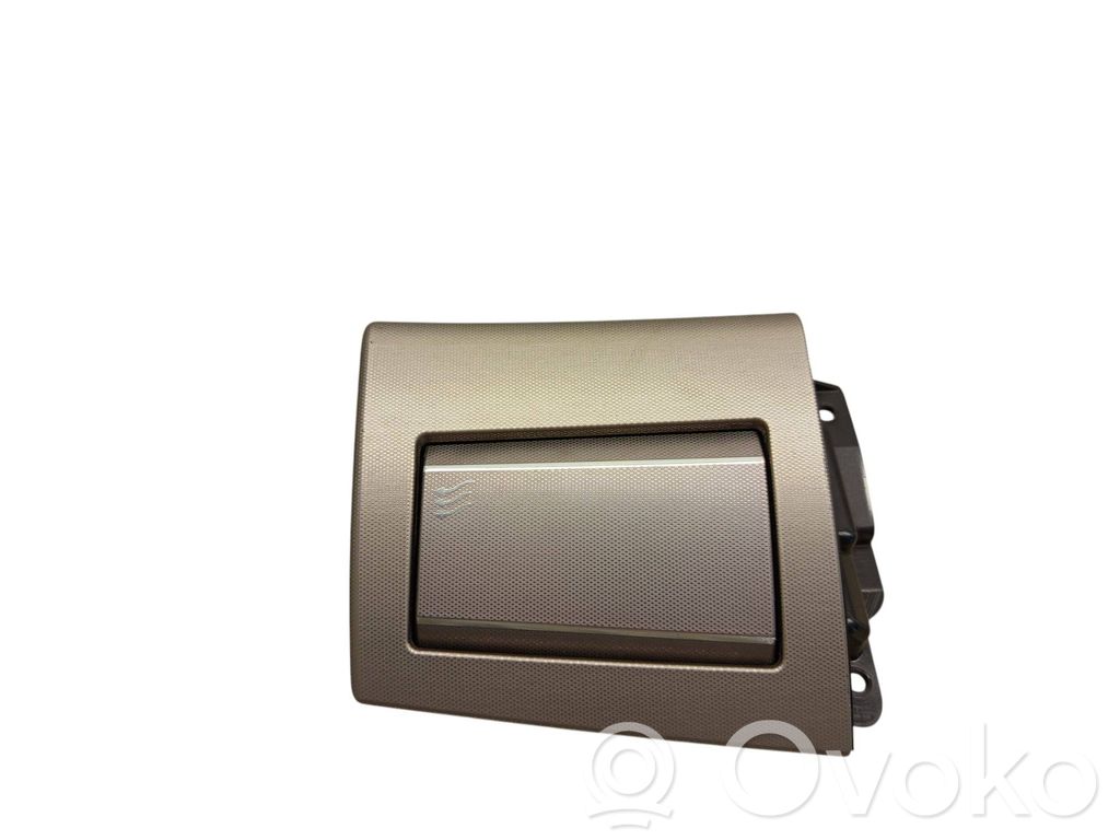 Boczna kratka nawiewu deski rozdzielczej   8X2014A23BH,06618,472008