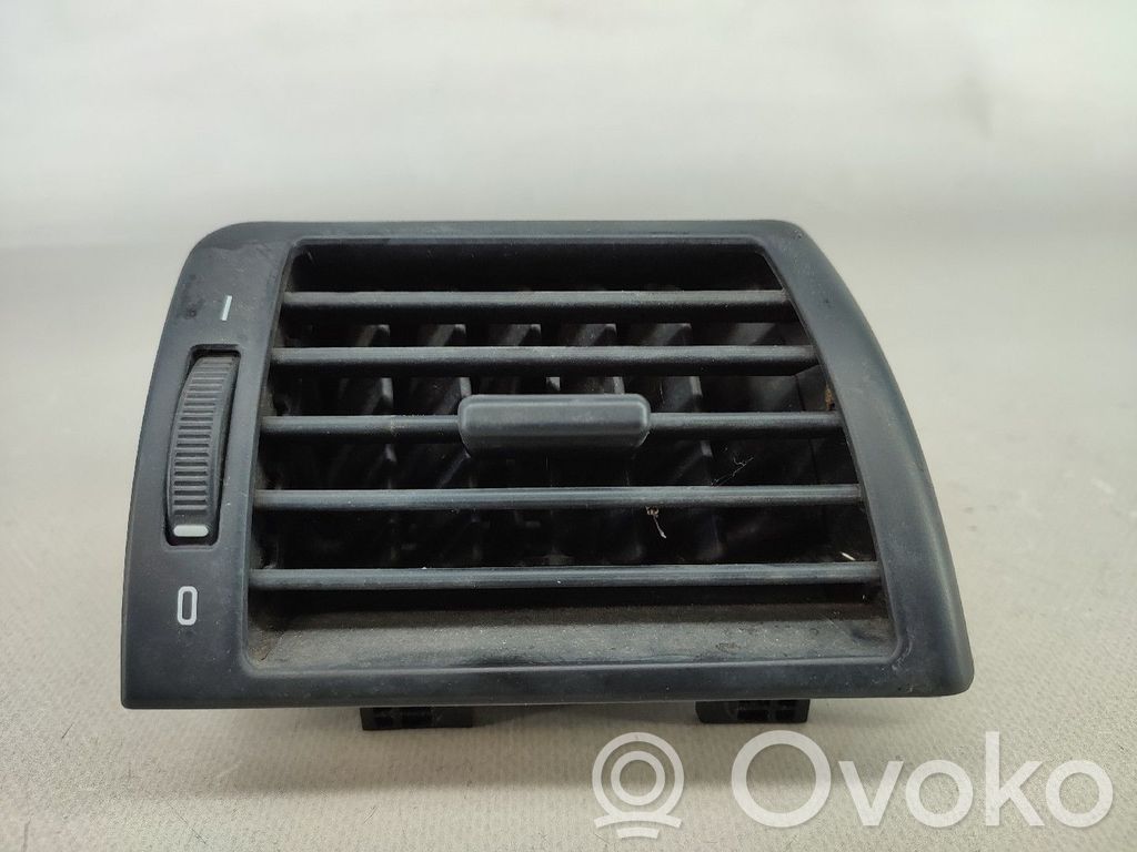 Rejilla de ventilación central del panel   64228361898