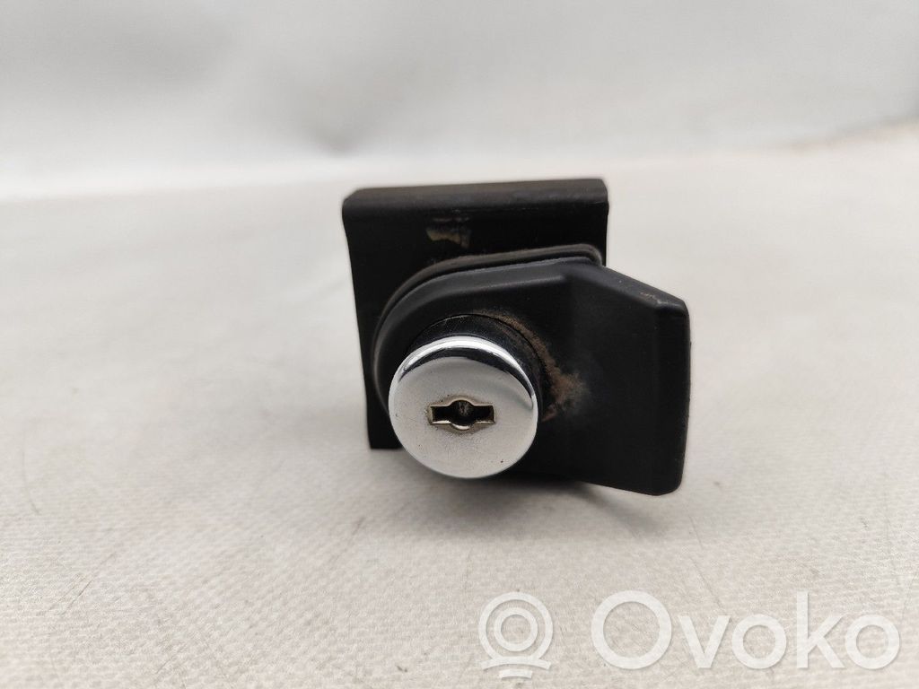 Tailgate lock latch   86AB8432A84AB