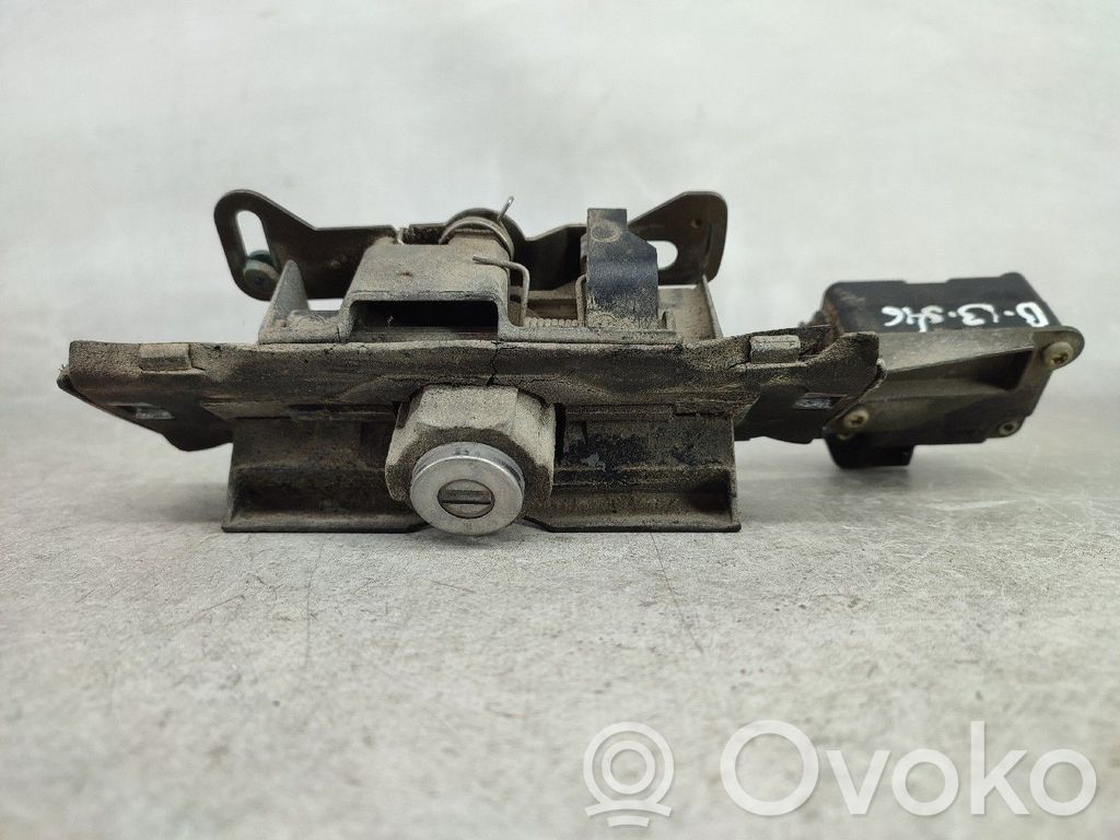 Tailgate lock latch