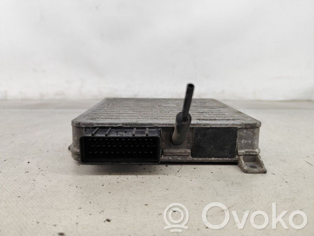 Unidad de control/módulo del motor   MKC102570
