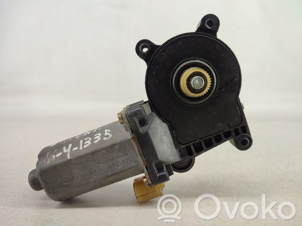 Silnik regulatora szyby drzwi przednich   0130821691