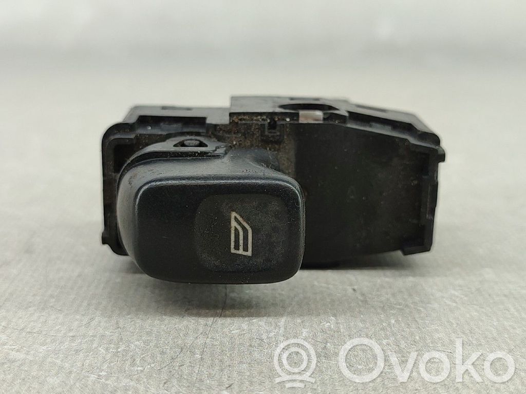 Electric window control switch   8685288