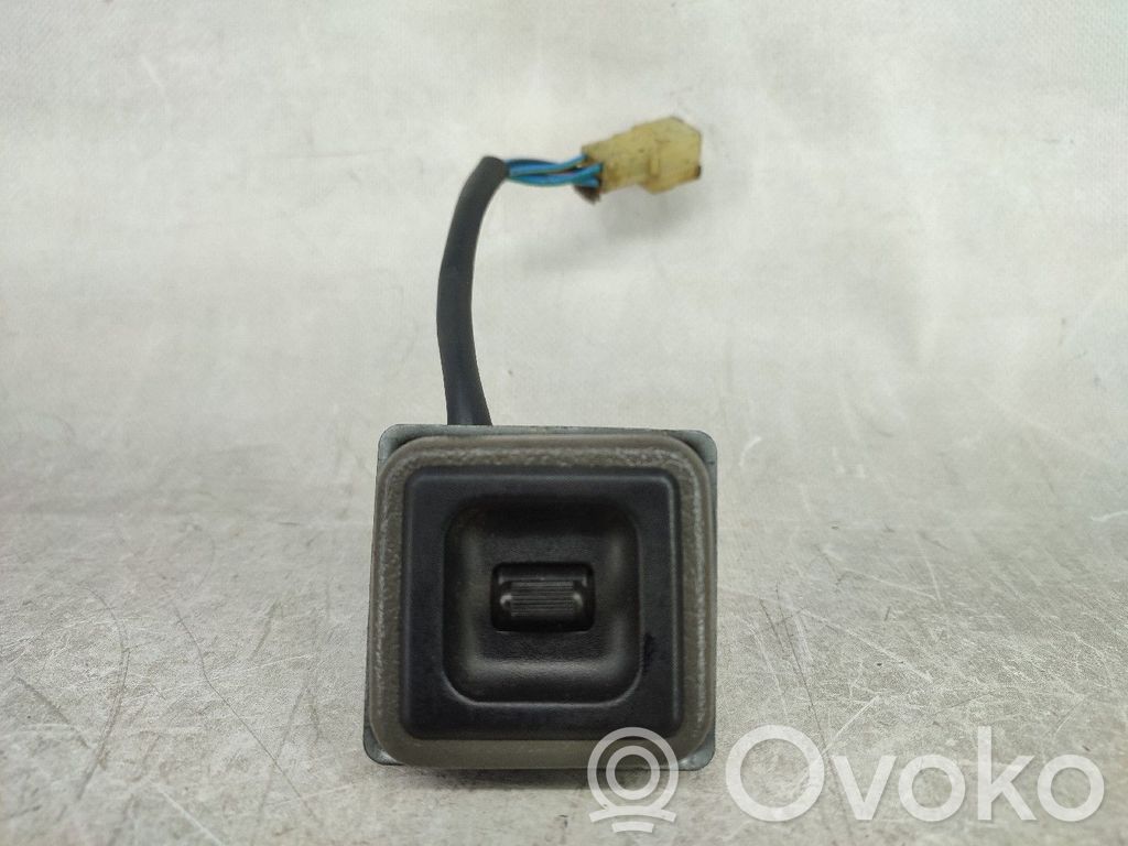 Electric window control switch   YUF10057LCG