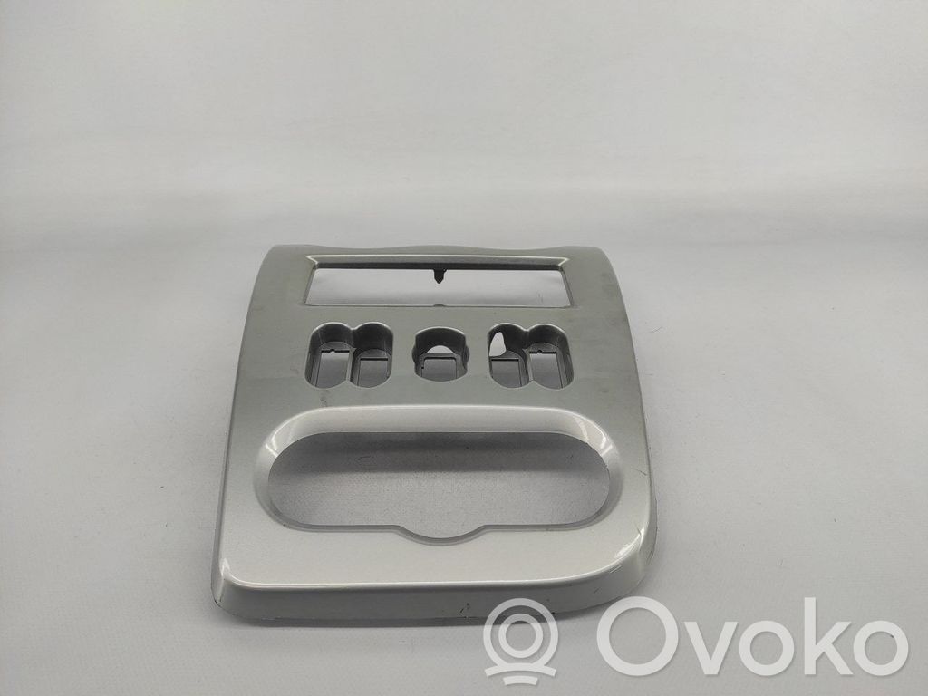 Dacia Sandero Rămă unitate radio/GPS 