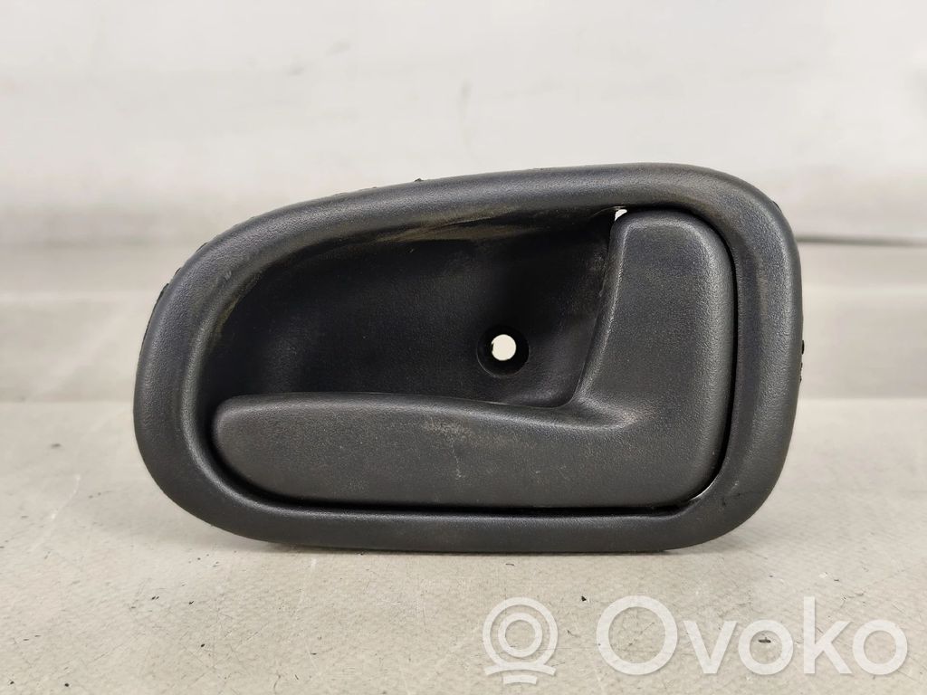 Toyota Corolla E110 Manecilla interna puerta trasera 