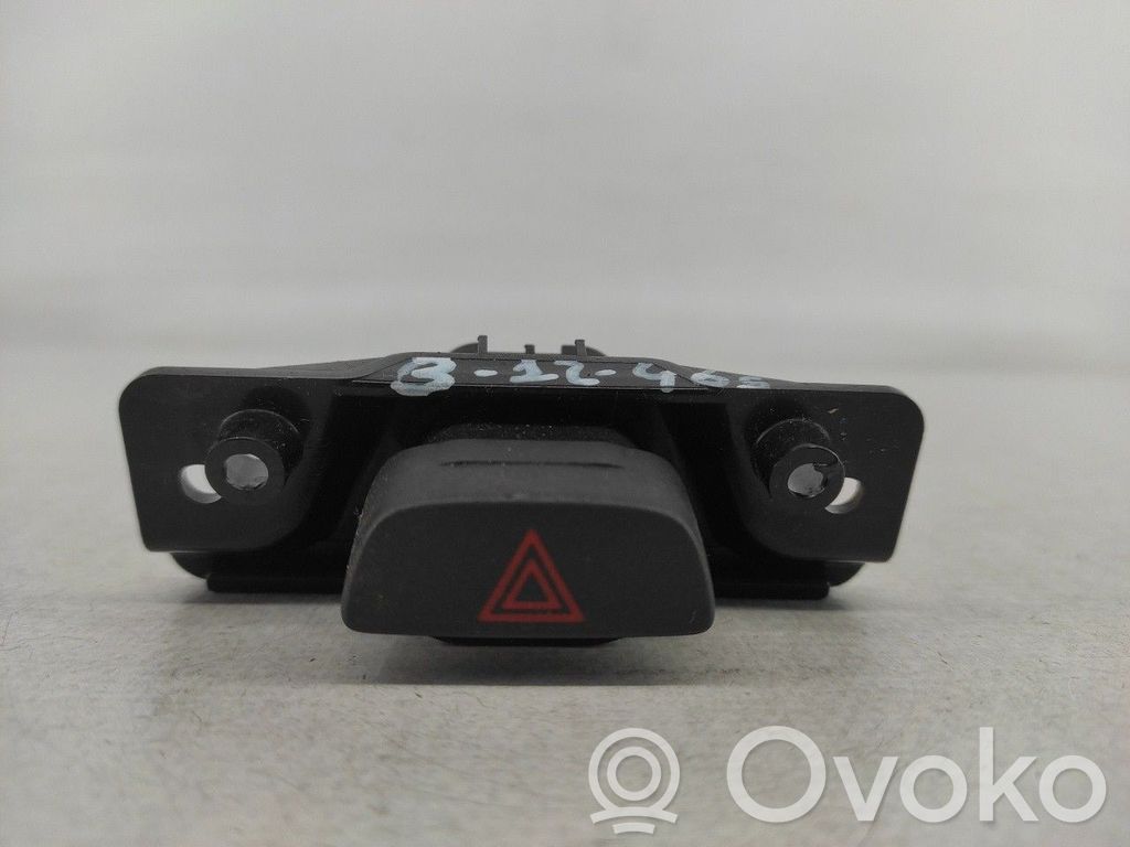 Botón interruptor de luz de peligro   4M5T13A350A0