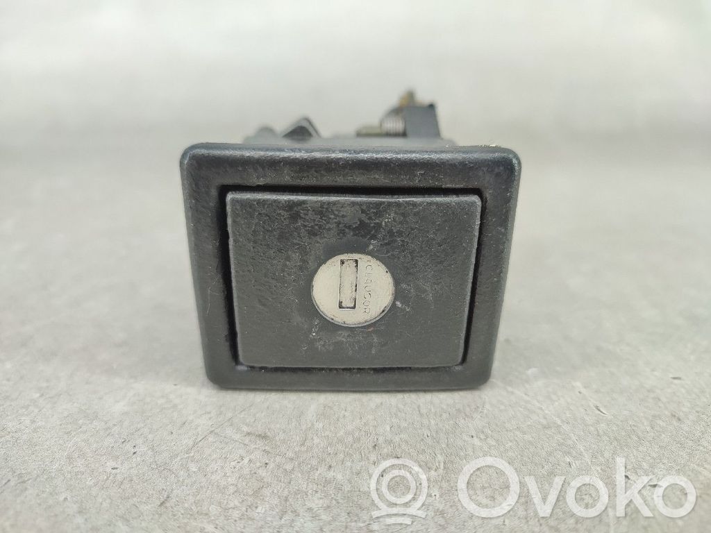 Tailgate lock latch