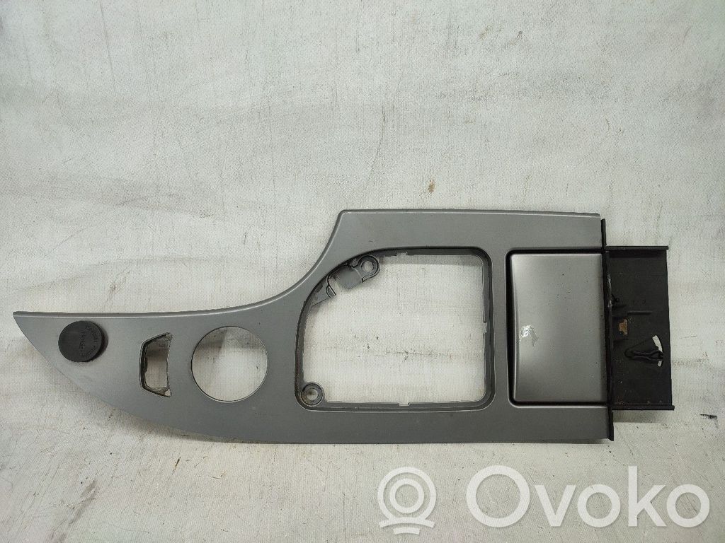 BMW 5 E60 E61 Cadre, panneau d'unité radio / GPS 
