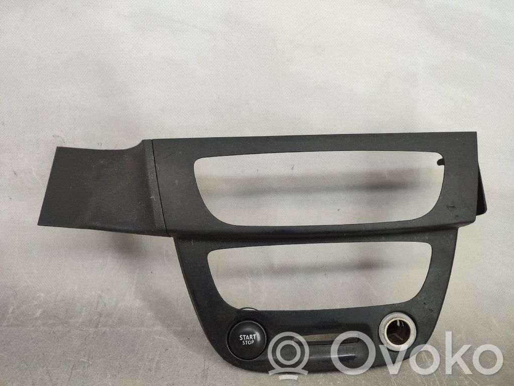 Renault Megane III Mascherina unità principale autoradio/GPS 