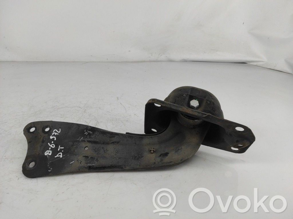 Rear control arm